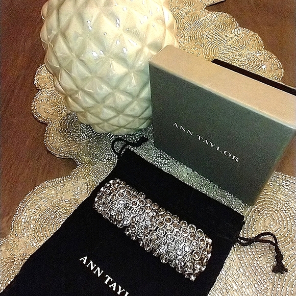 Ann Taylor Jewelry - ~~💎AT Glitzy Bracelet💎~~